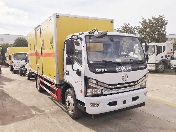 東風(fēng)多利卡D7爆破器材運(yùn)輸車