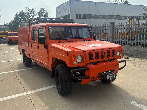 四驅(qū)遠(yuǎn)程供水管線車(chē) 四驅(qū)遠(yuǎn)程供水管線車(chē)