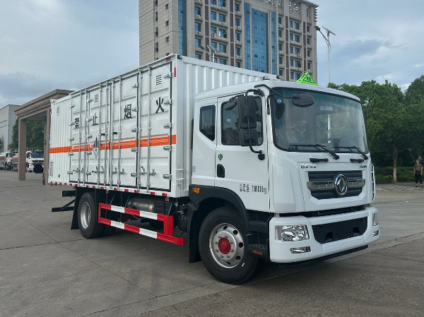 東風(fēng)D9雜項物品廂式運輸車 東風(fēng)D9雜項物品廂式運輸車