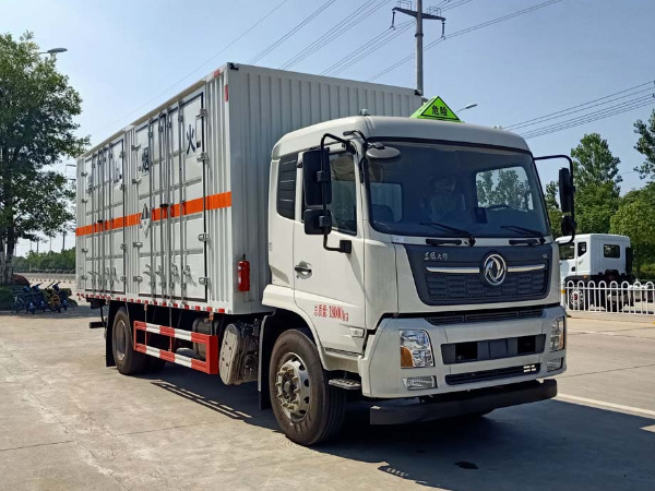 東風(fēng)天錦雜項(xiàng)物品廂式運(yùn)輸車 東風(fēng)天錦雜項(xiàng)物品廂式運(yùn)輸車